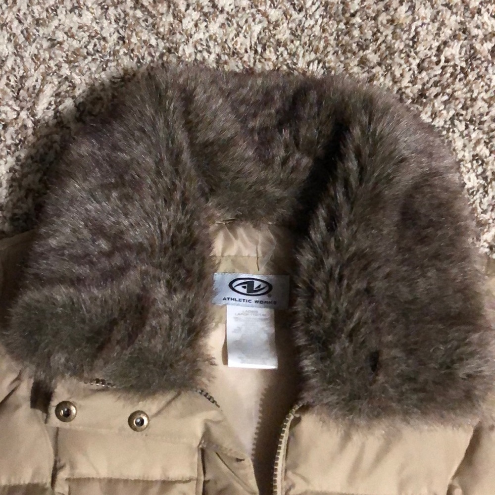 Faux fur collar puff vest - Picture 3 of 7